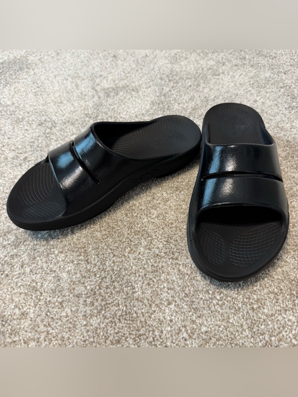 OOFOS OOahh Recovery Slide Sandals Black Shiny Women’s Size 9
